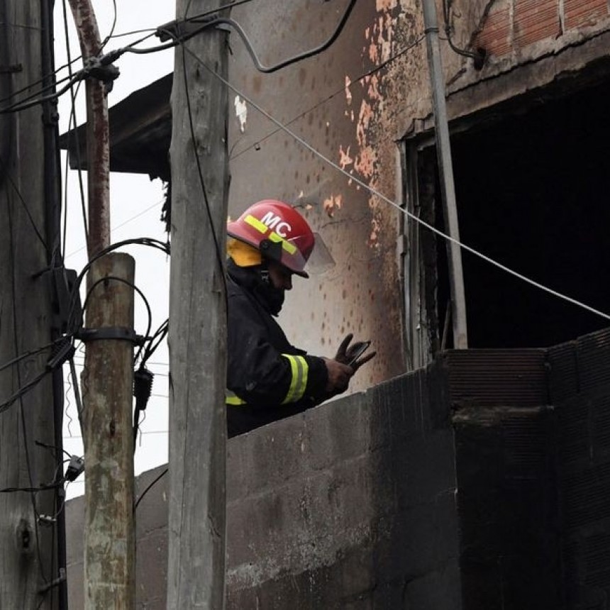 INCENDIO EN UNA GOMERIA
