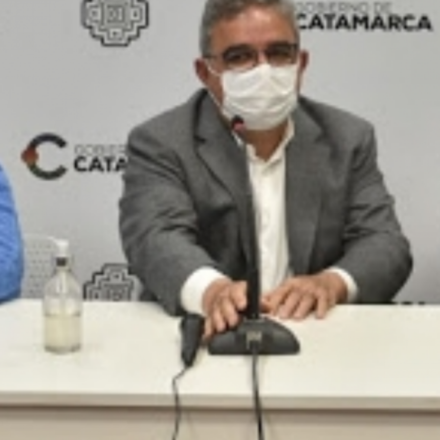 APLICAN TERCERAS DOSIS AL PERSONAL DE SALUD