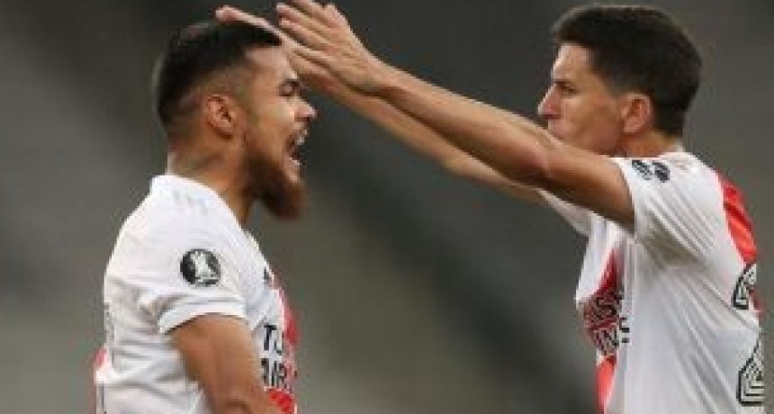 RIVER ENFRENTA A PARANAENSE EN BUSCA DE LOS CUARTOS