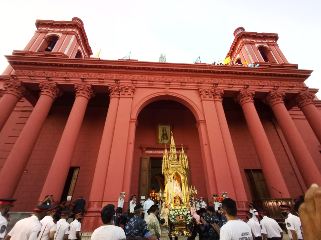 SE LLEVO A CABO LA PROCESIÓN DE LA VIRGEN DEL VALLE