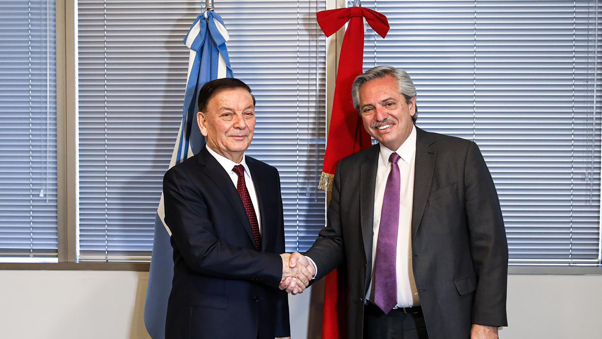 ALBERTO FERNÁNDEZ NEGOCIA COMPRAR 15 MILLONES DE DOSIS DE LA VACUNA CHINA