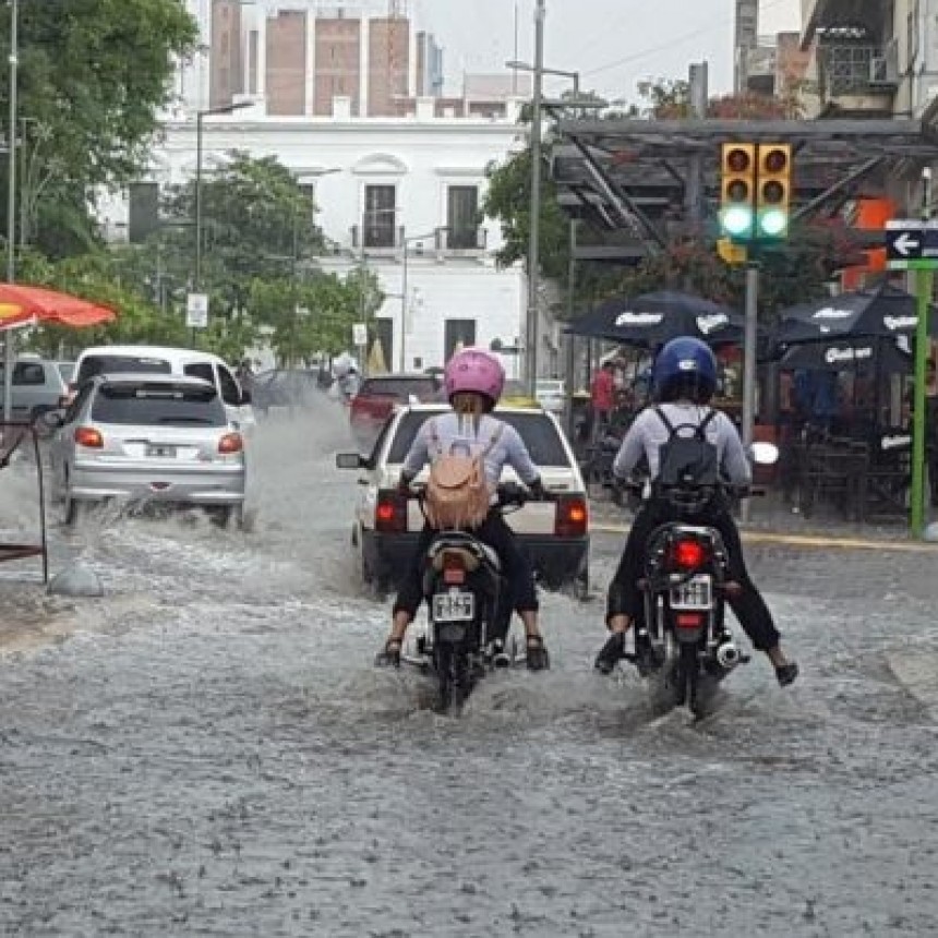 LA LLUVIA AFECTA A GRAN PARTE DE LA CAPITAL