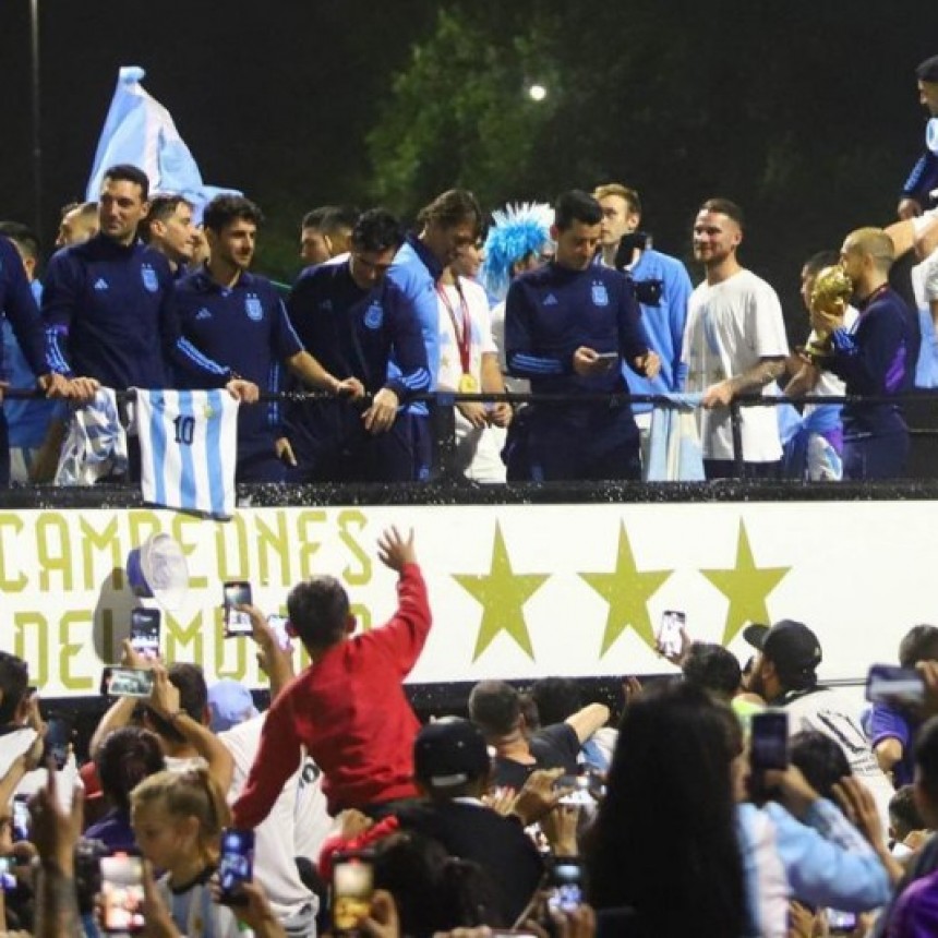 Espectacular caravana de los Campeones del Mundo