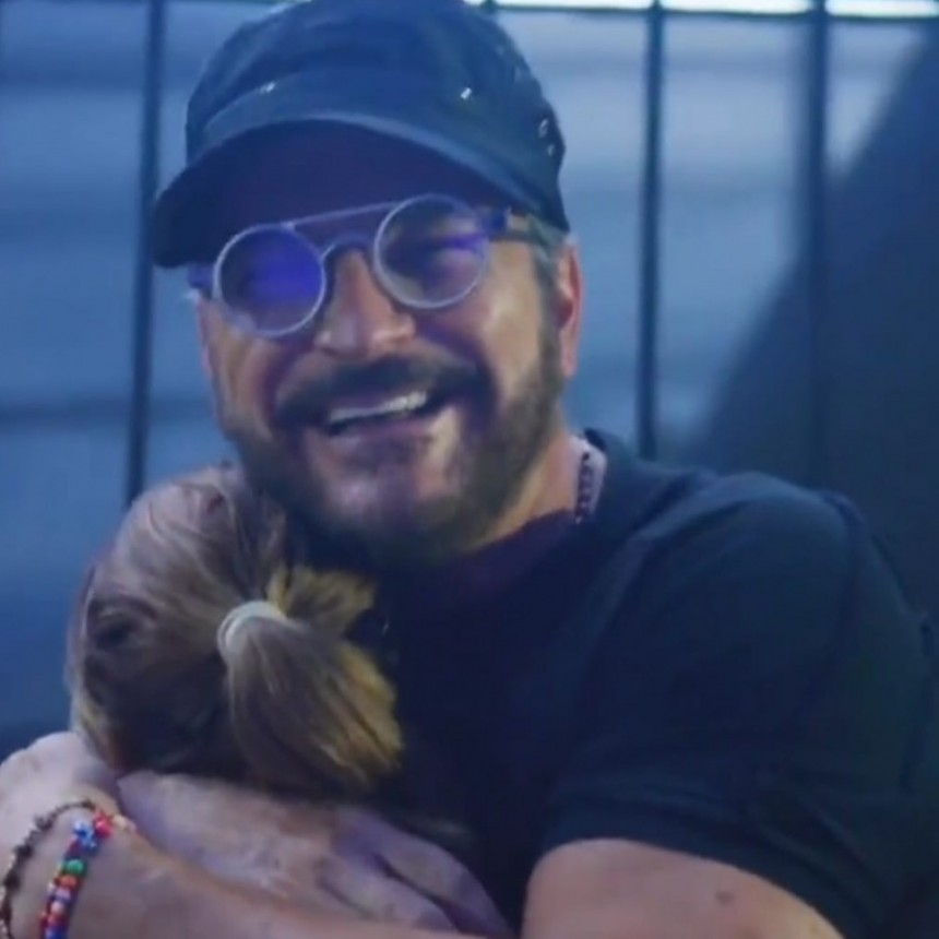 El increíble regalo de Ricardo Arjona a una fan
