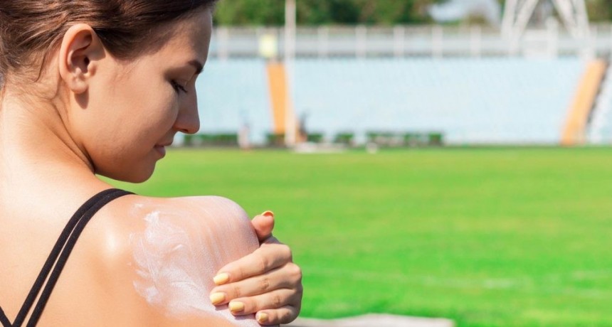 Por las altas temperaturas, recomiendan reforzar la protección de los rayos y prevenir el cáncer de piel