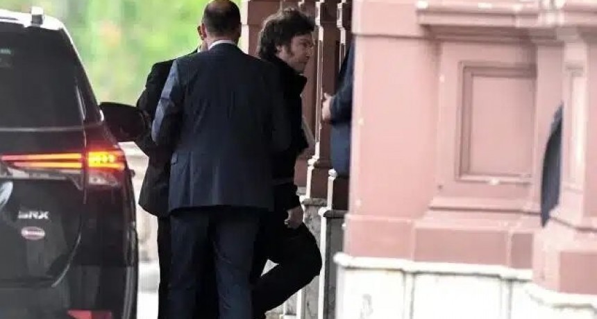 Milei se reúne con Raúl Jalil y el resto de gobernadores en la Casa Rosada