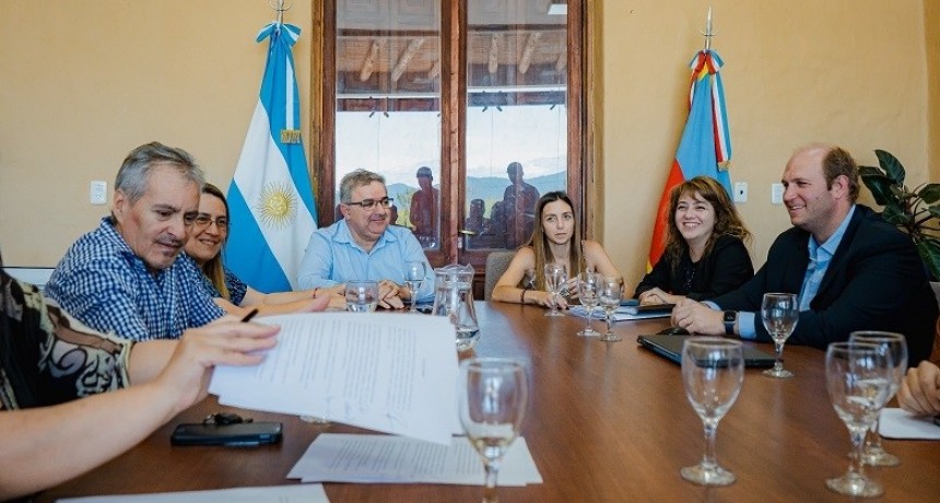 Provincia y gremios estatales acordaron un sueldo mínimo de 300 mil pesos