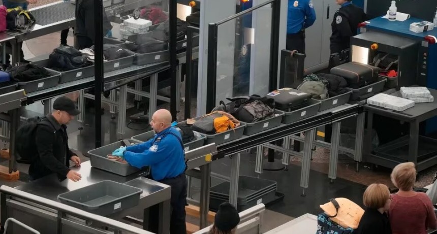 Ley ómnibus: se podrán ingresar productos importados para uso personal sin pagar impuestos
