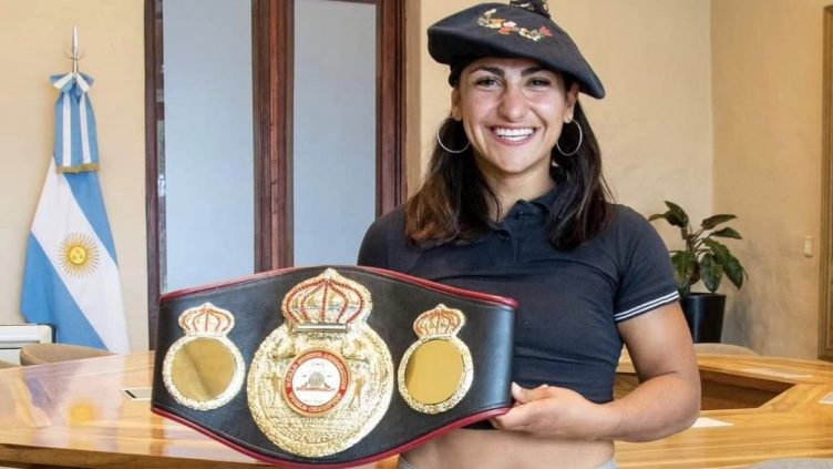 Le robaron el cinturón de campeona mundial a 