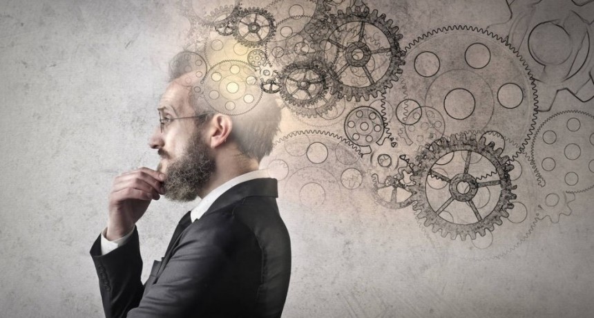Revelan cuáles son los 10 rasgos que comparten las personas inteligentes