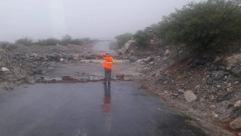 Rincón bajo el agua: la crecida deja aislada a toda la localidad